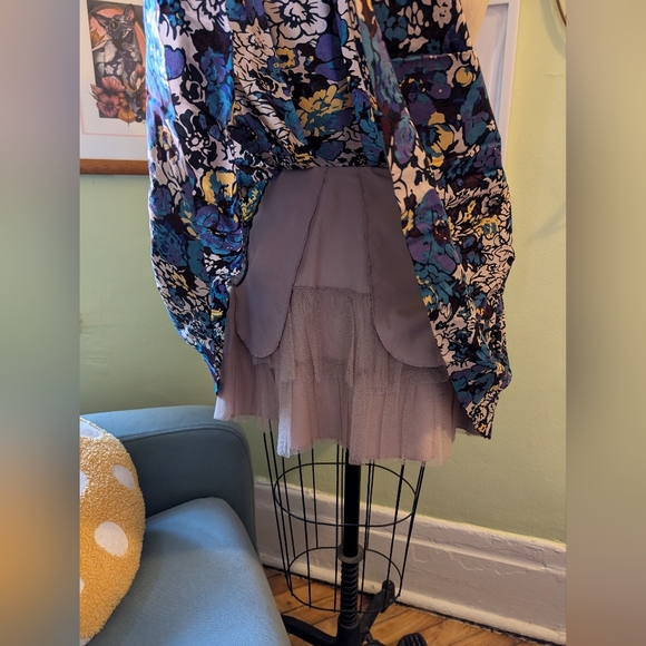 [VINTAGE Y2K] Betsey Johnson Floral Skirt | Fully lined w/pockets | Size 8 - Picture 3 of 6